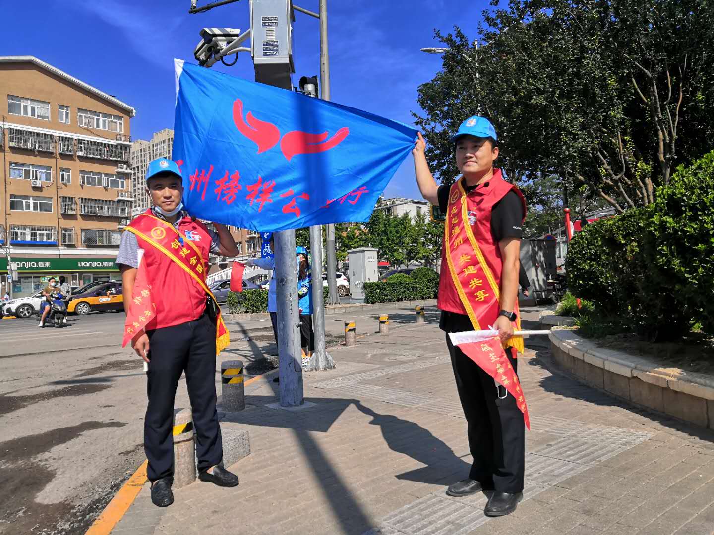 <strong>男人鸡巴操女人下面的逼</strong>